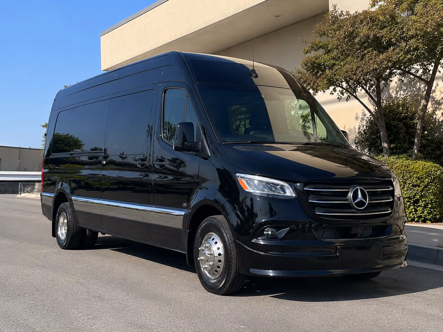 find and book transportation for your next airport transfer 1