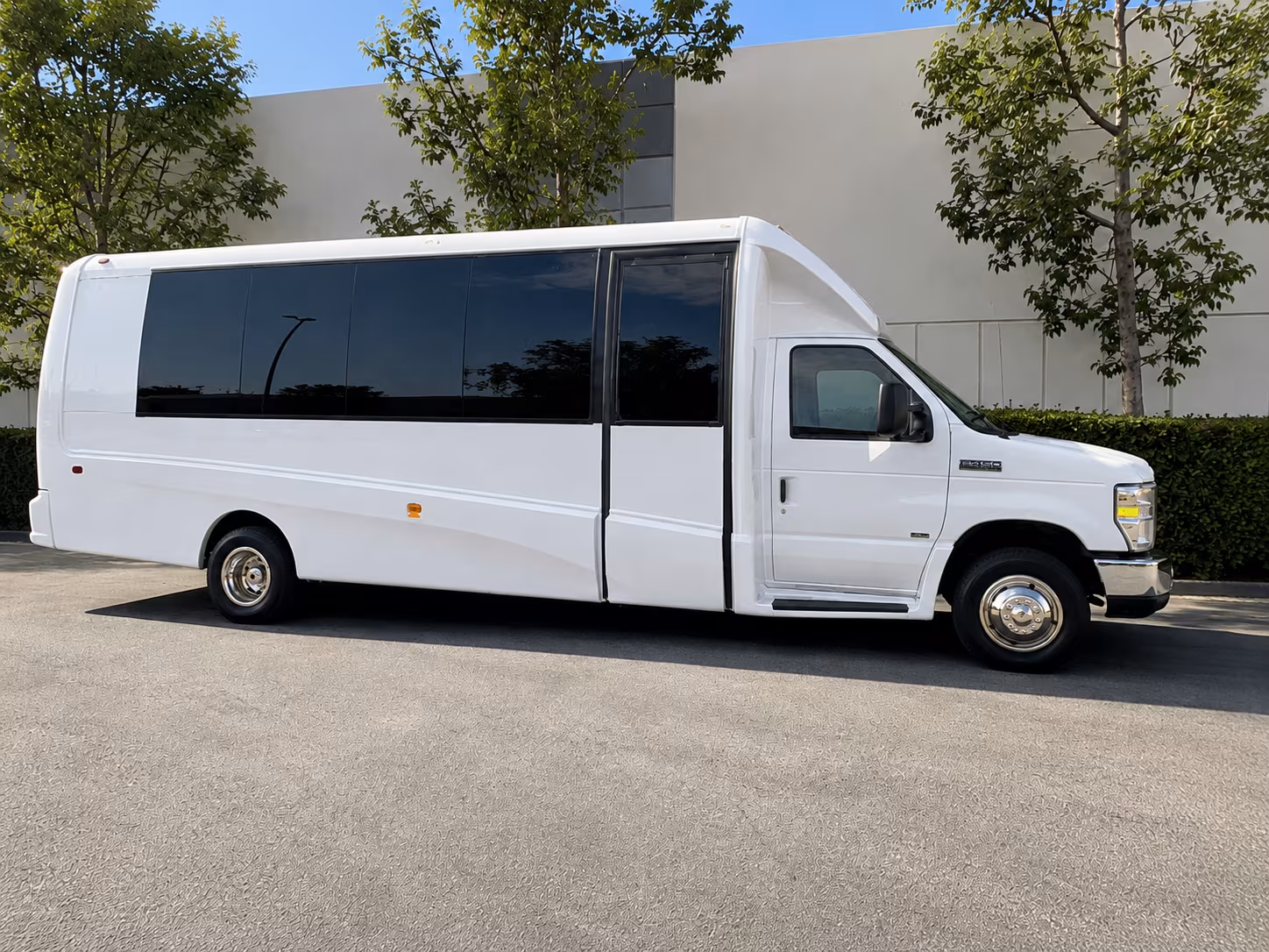 find and book transportation for your next bachelor or bachelorette party 5
